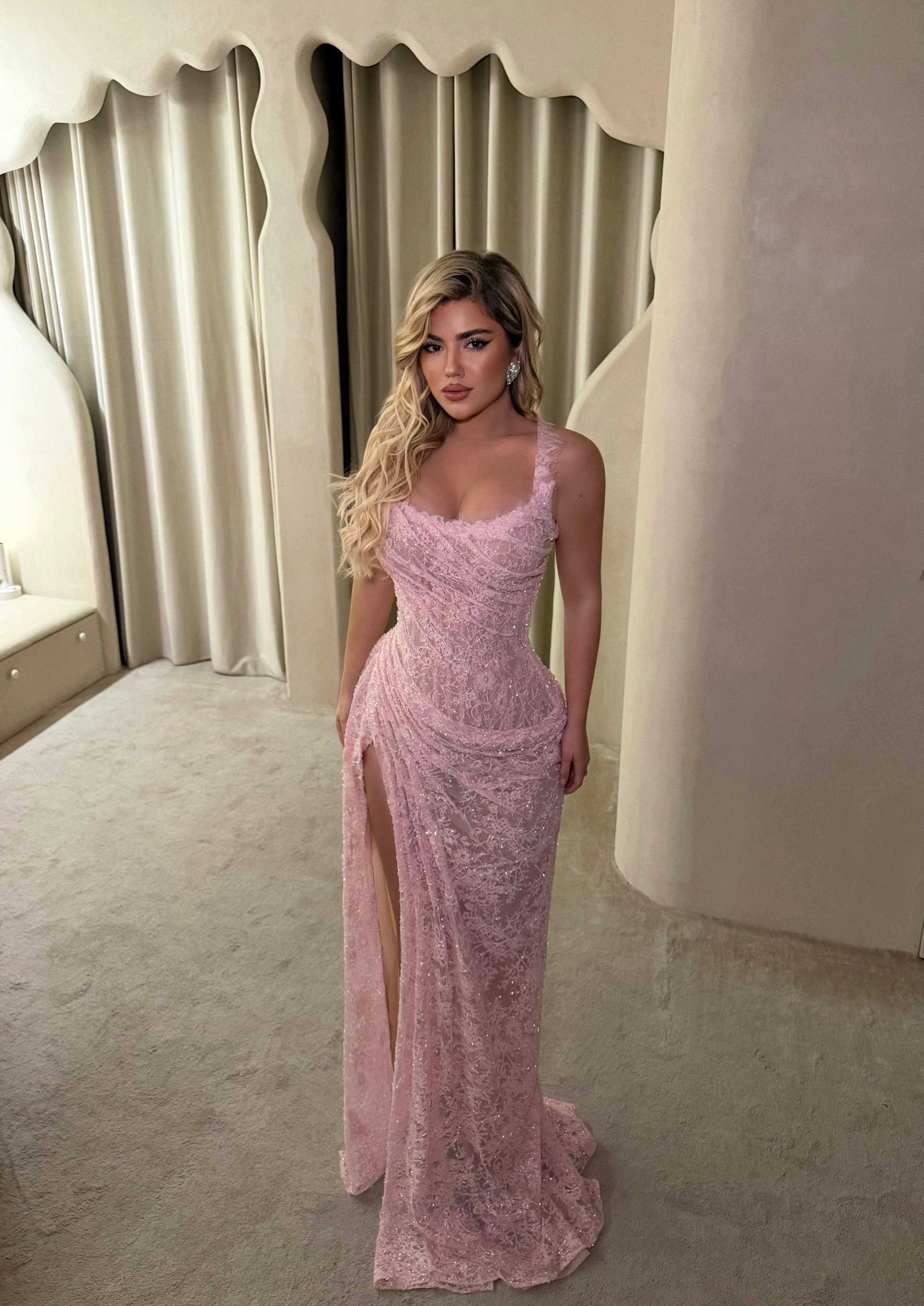 ELEGANT BLUSH LACE GOWN – Perla Couture