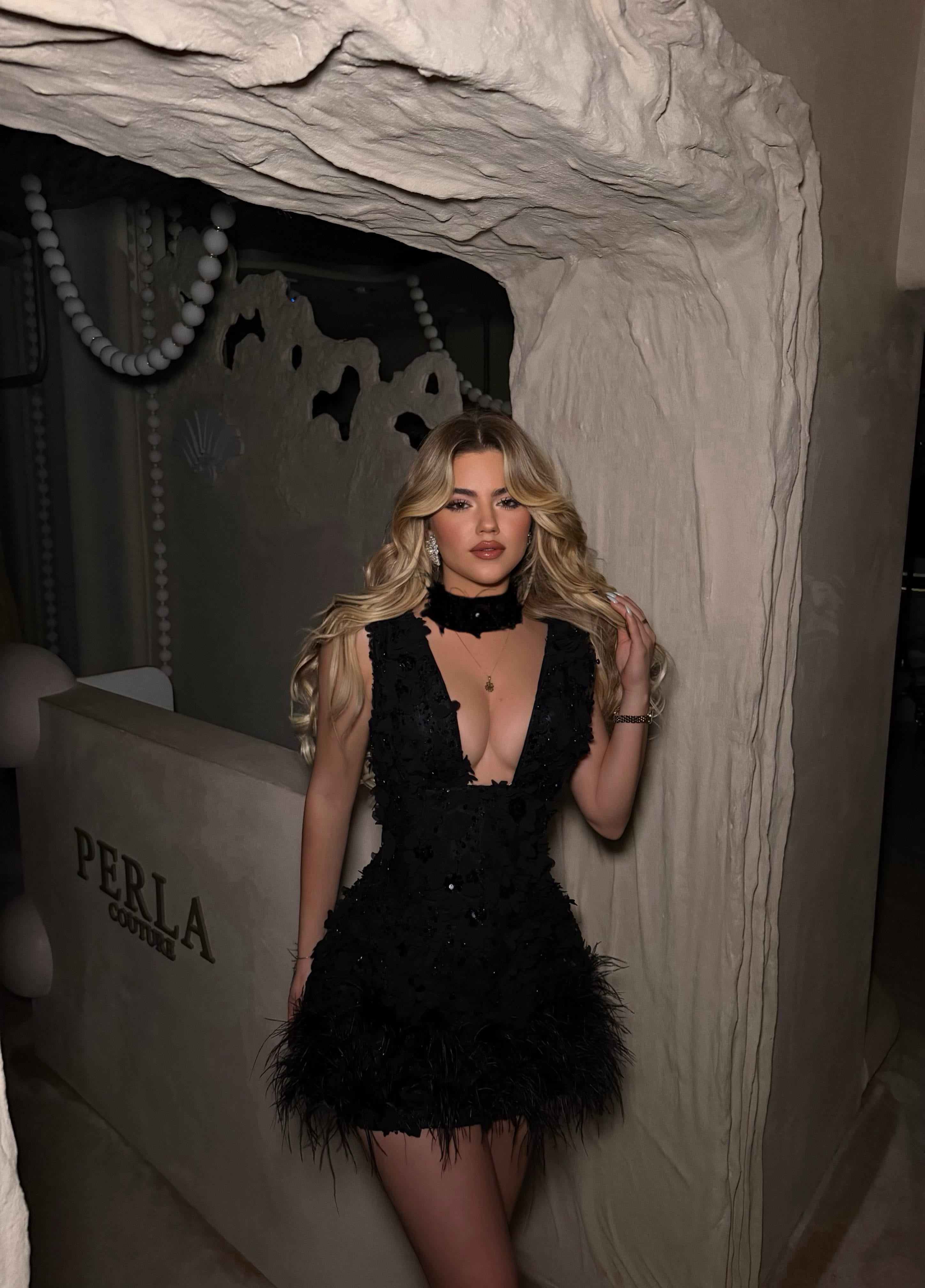NOIR FEATHERED ELEGANCE