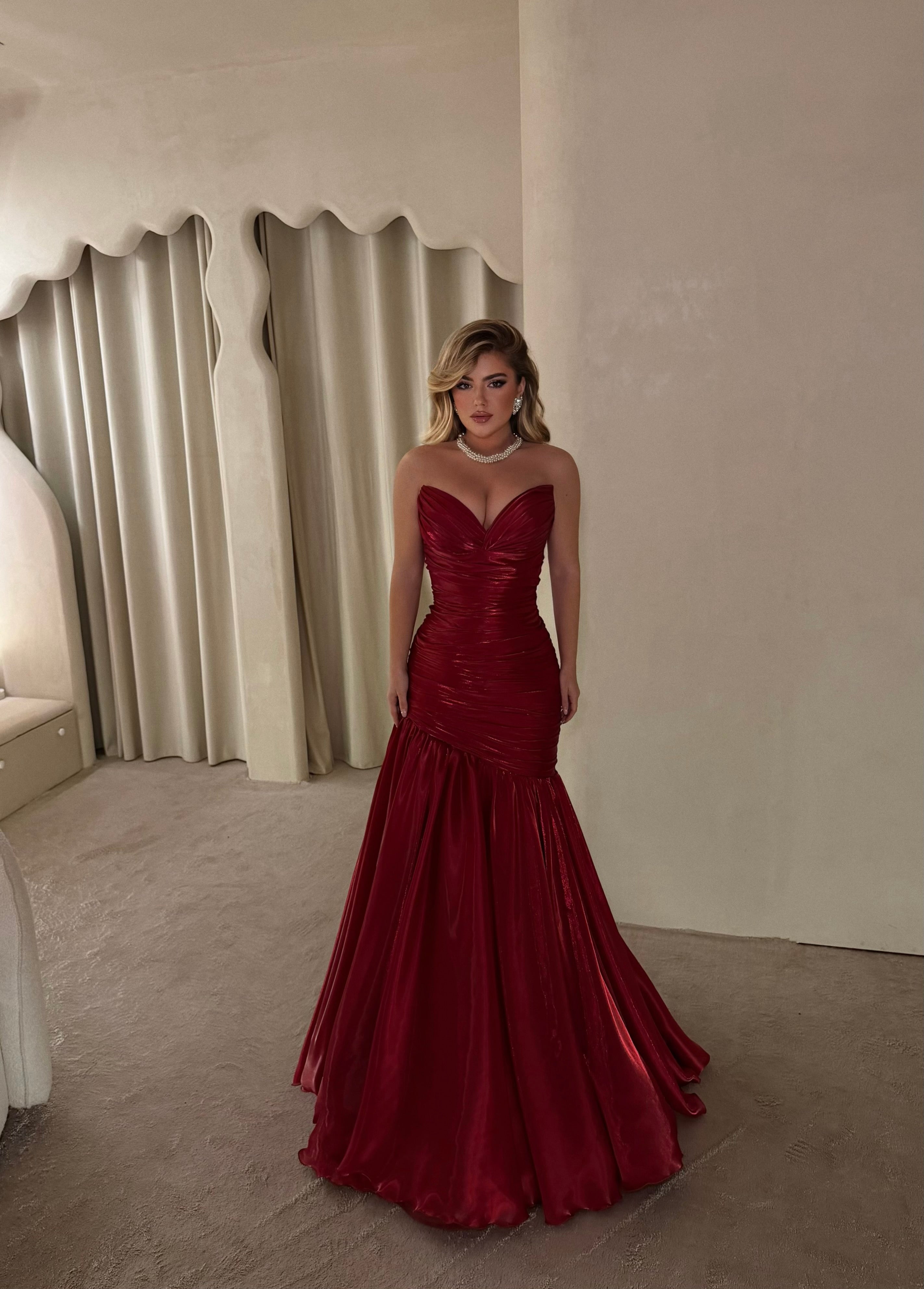 BURGUNDY STRAPLESS EVENING GOWN