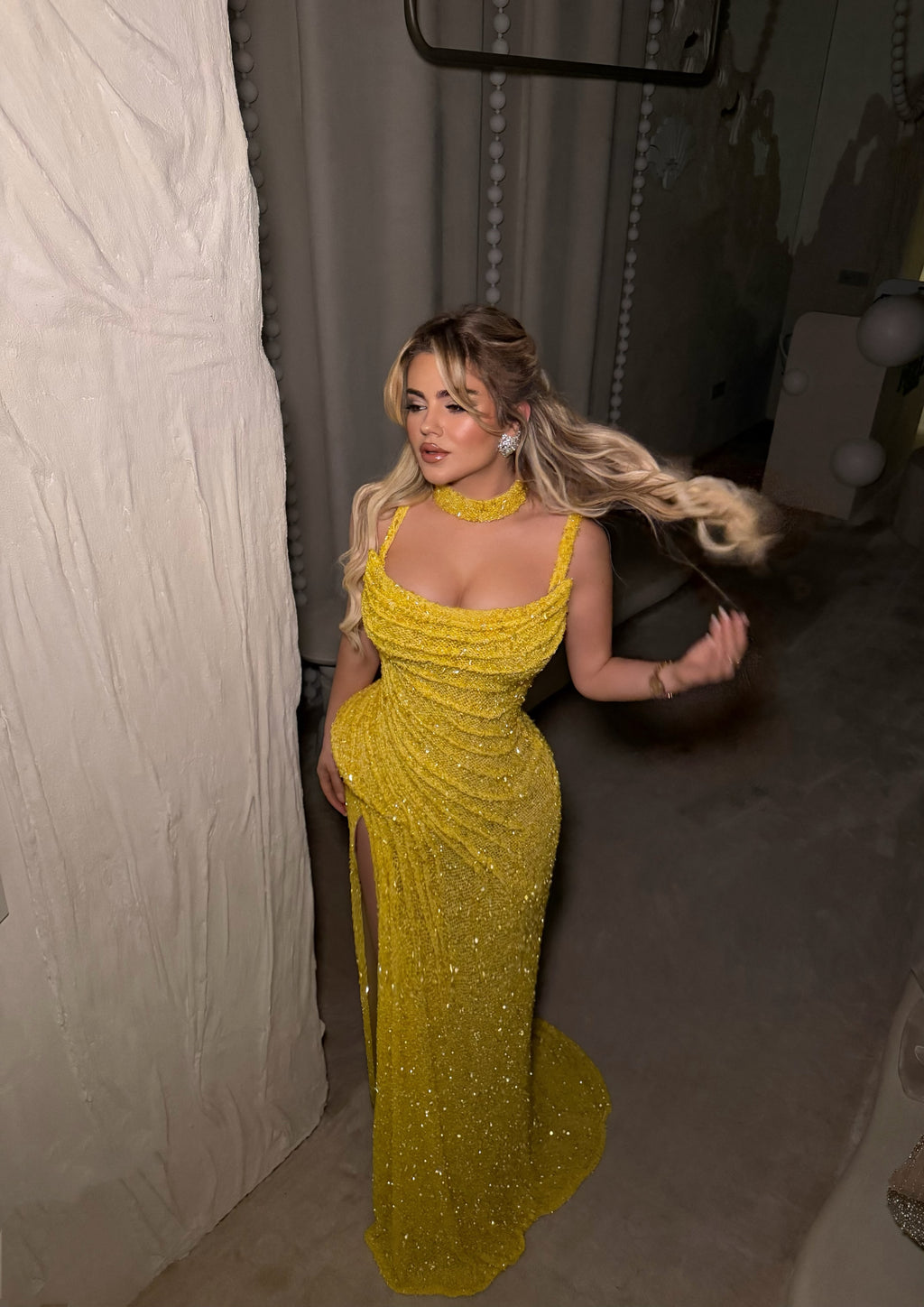 GOLDEN GLAMOUR WITH ROYAL SPARKLE