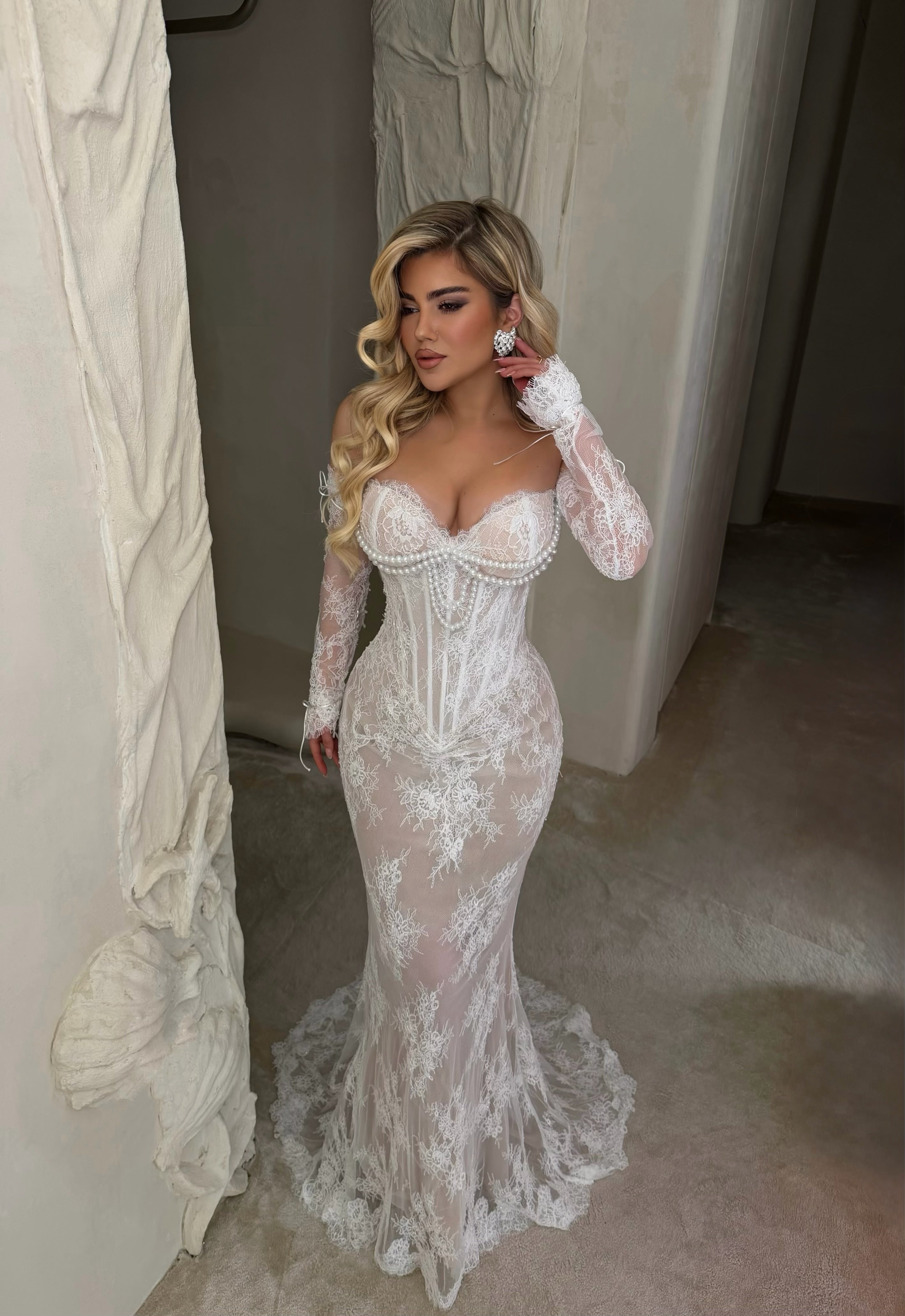 ELEGANCE IN WHITE LACE