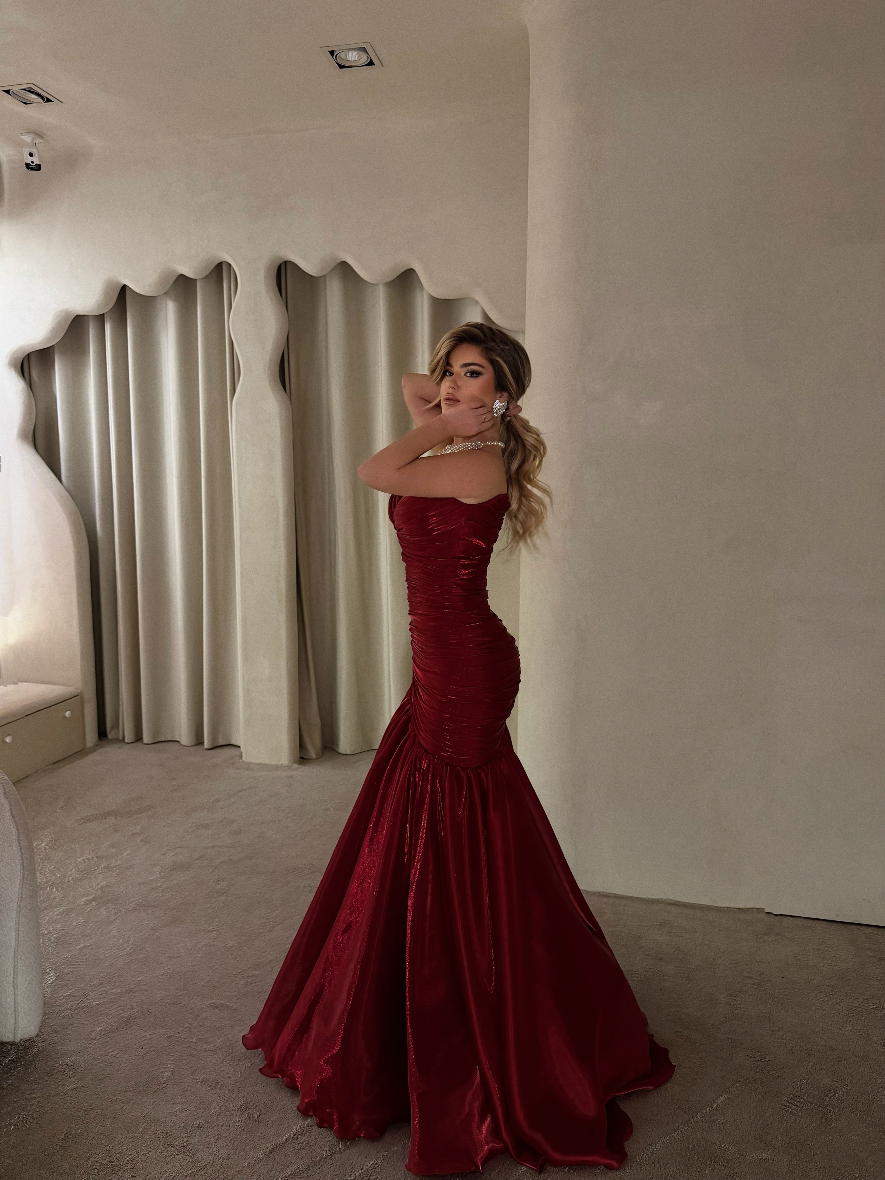 BURGUNDY STRAPLESS EVENING GOWN