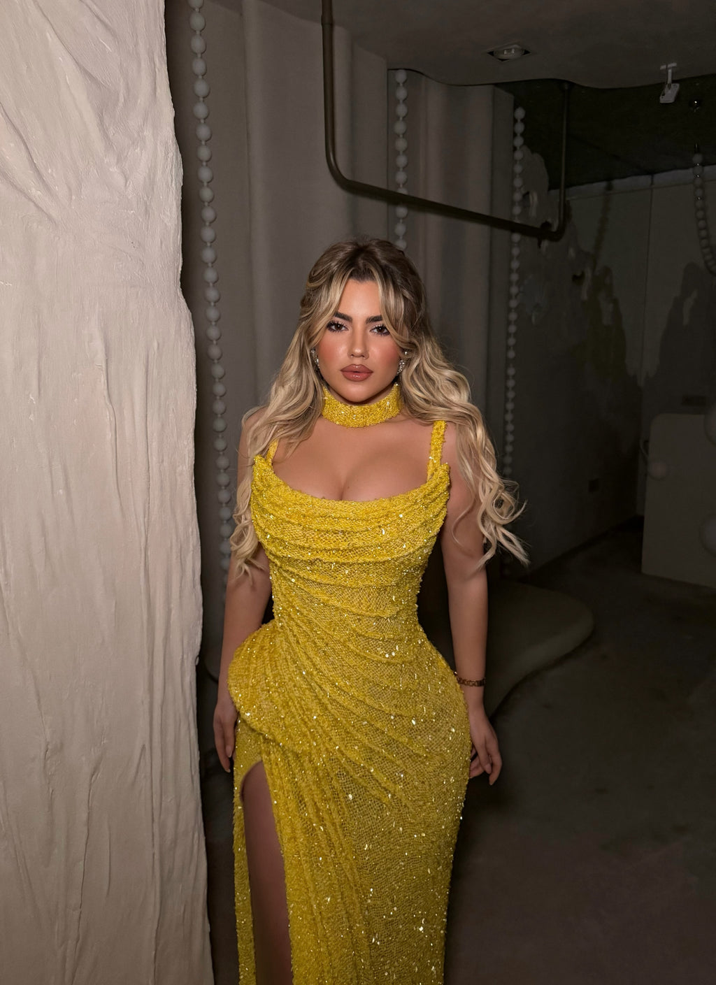 GOLDEN GLAMOUR WITH ROYAL SPARKLE