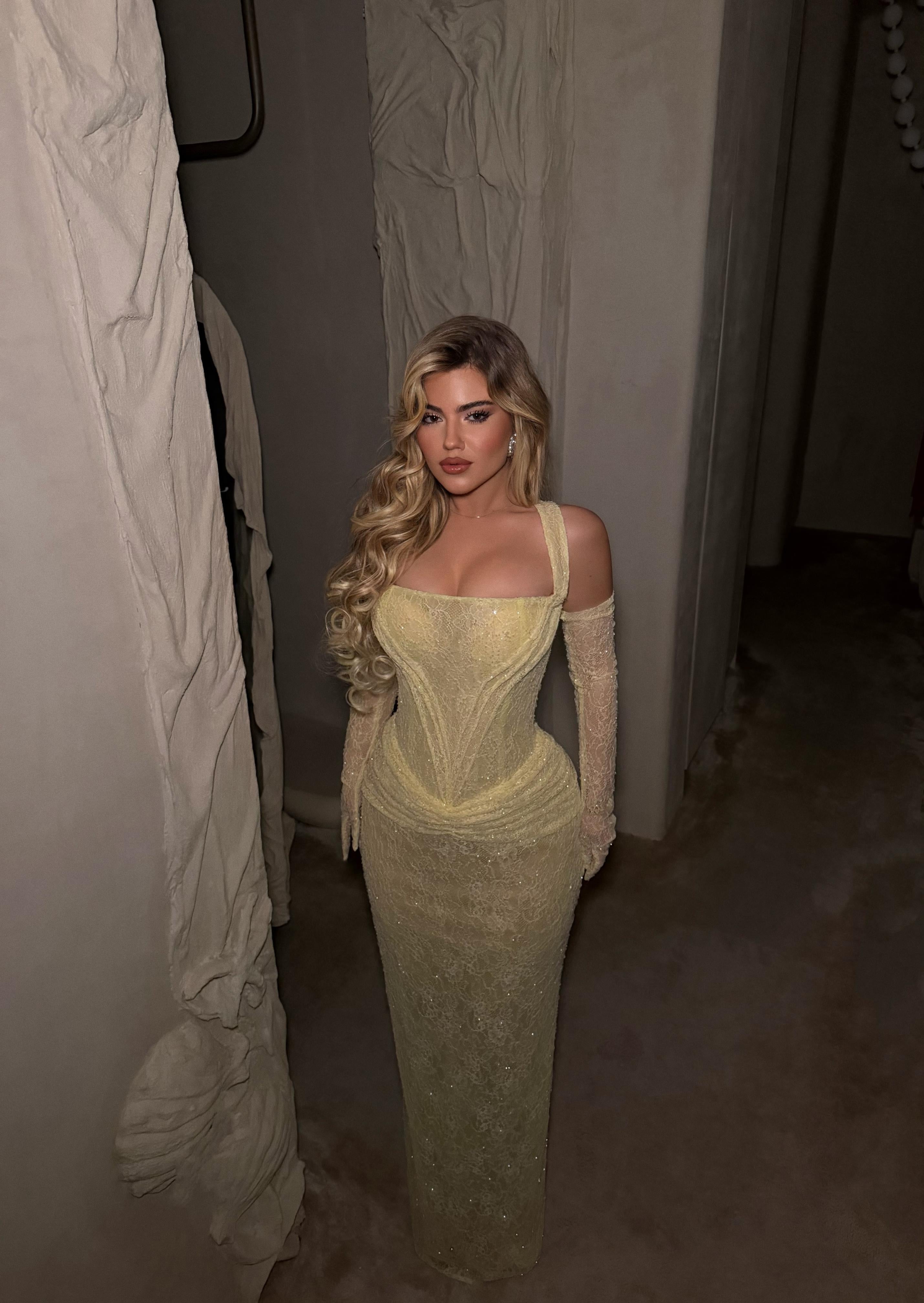 SOFT-YELLOW ELEGANCE