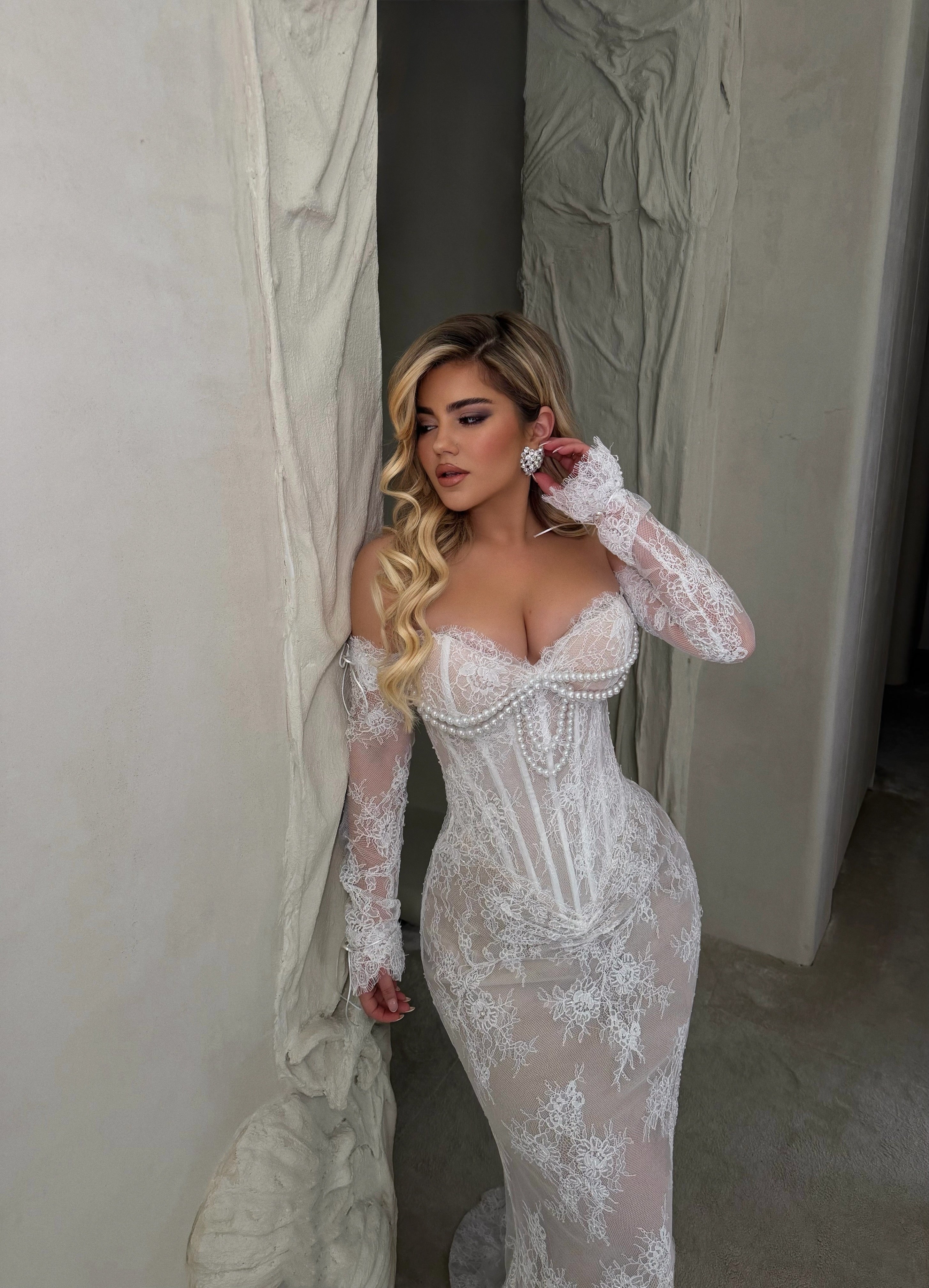ELEGANCE IN WHITE LACE