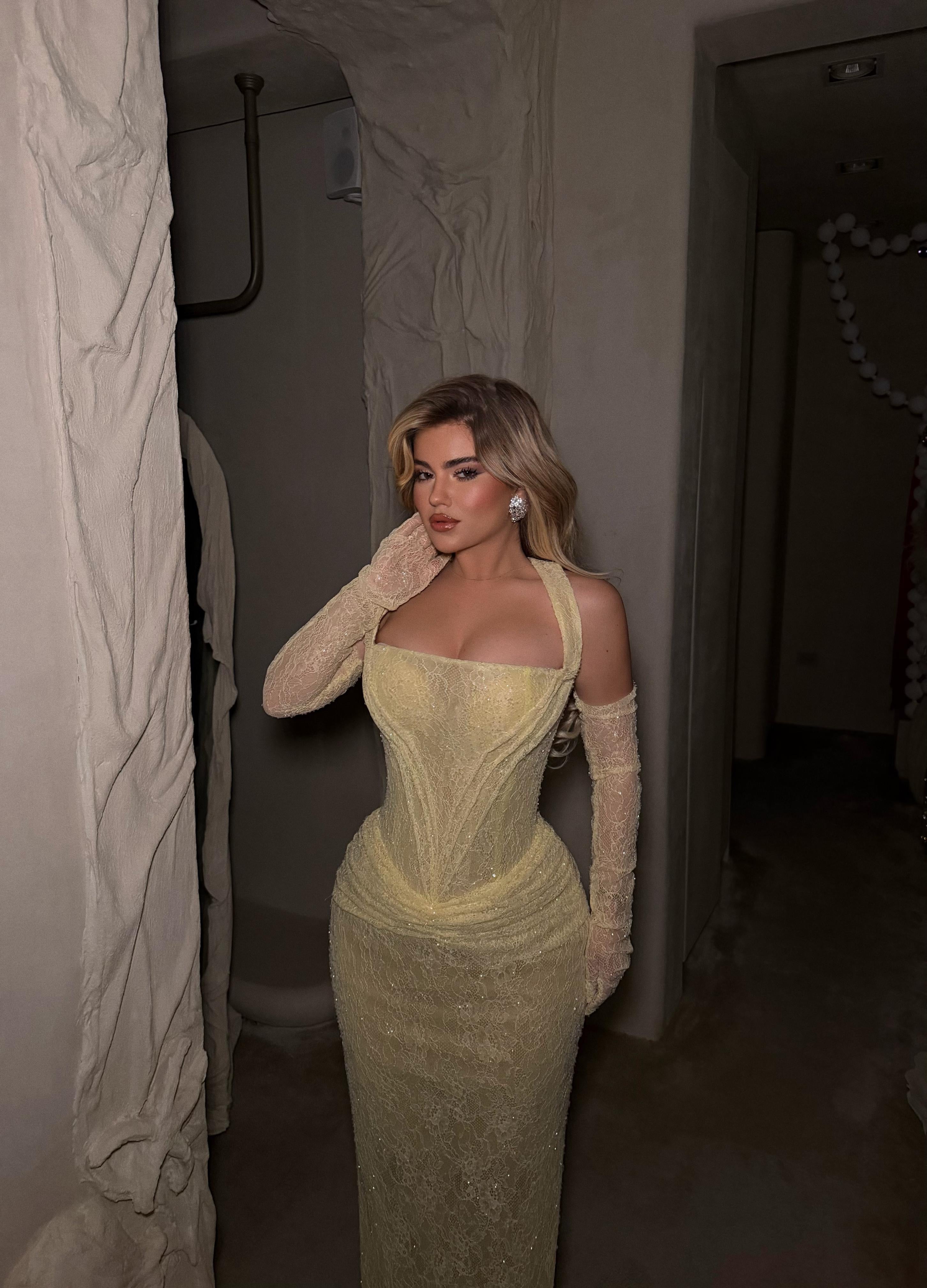 SOFT-YELLOW ELEGANCE