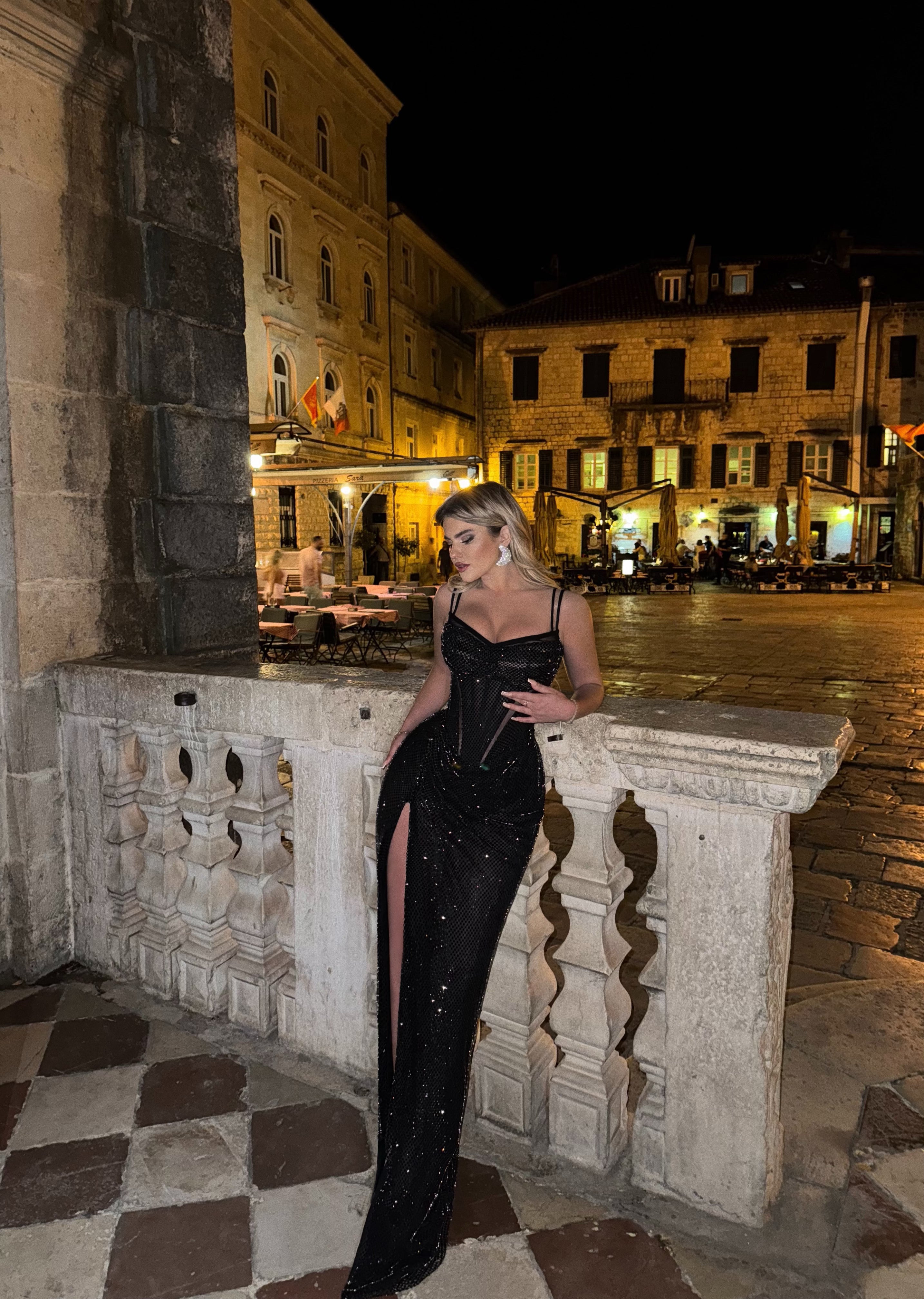 SPARKLING BLACK GOWN