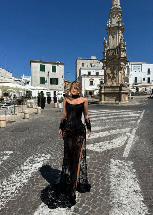 BLACK LACE EVENING GOWN