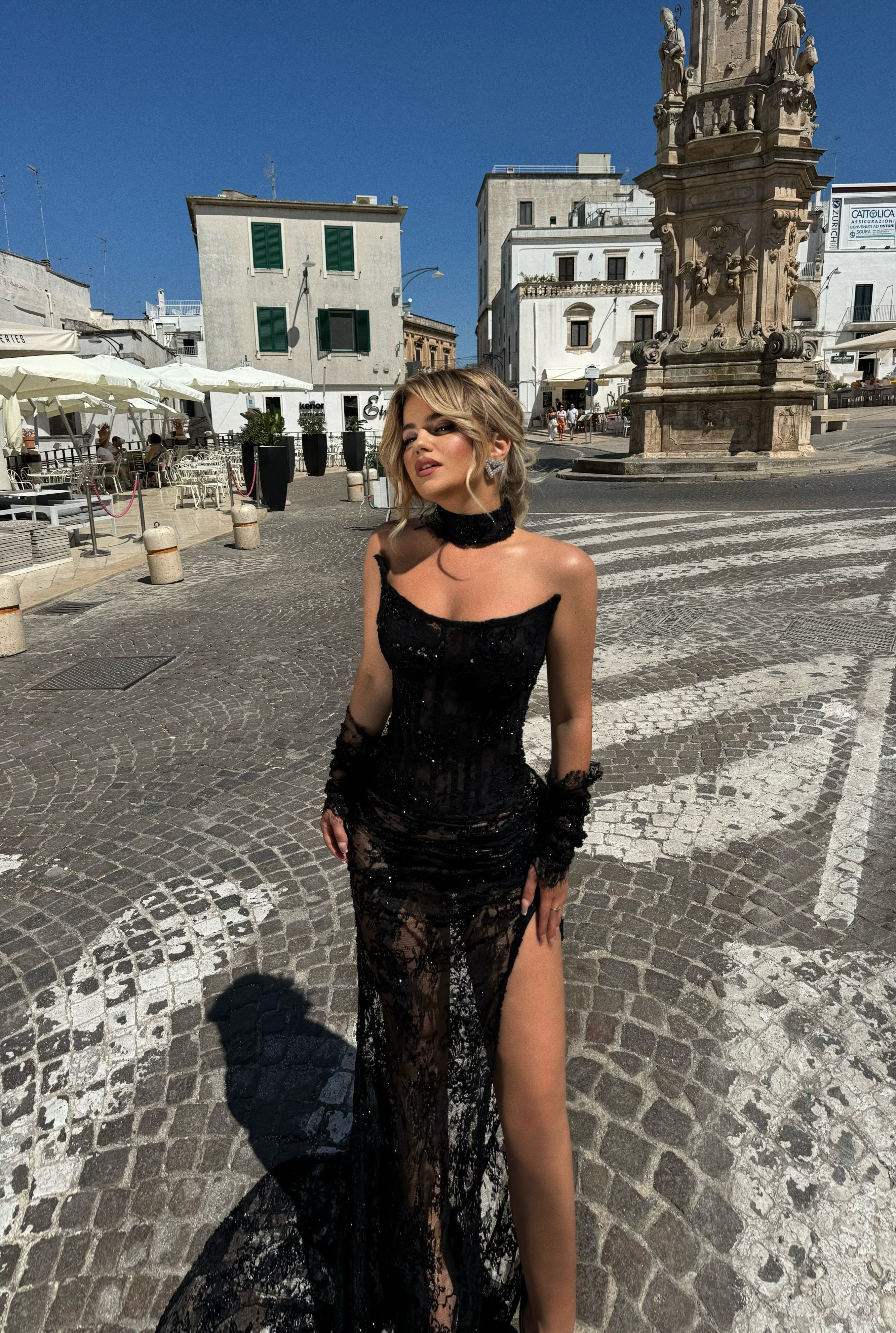 BLACK LACE EVENING GOWN