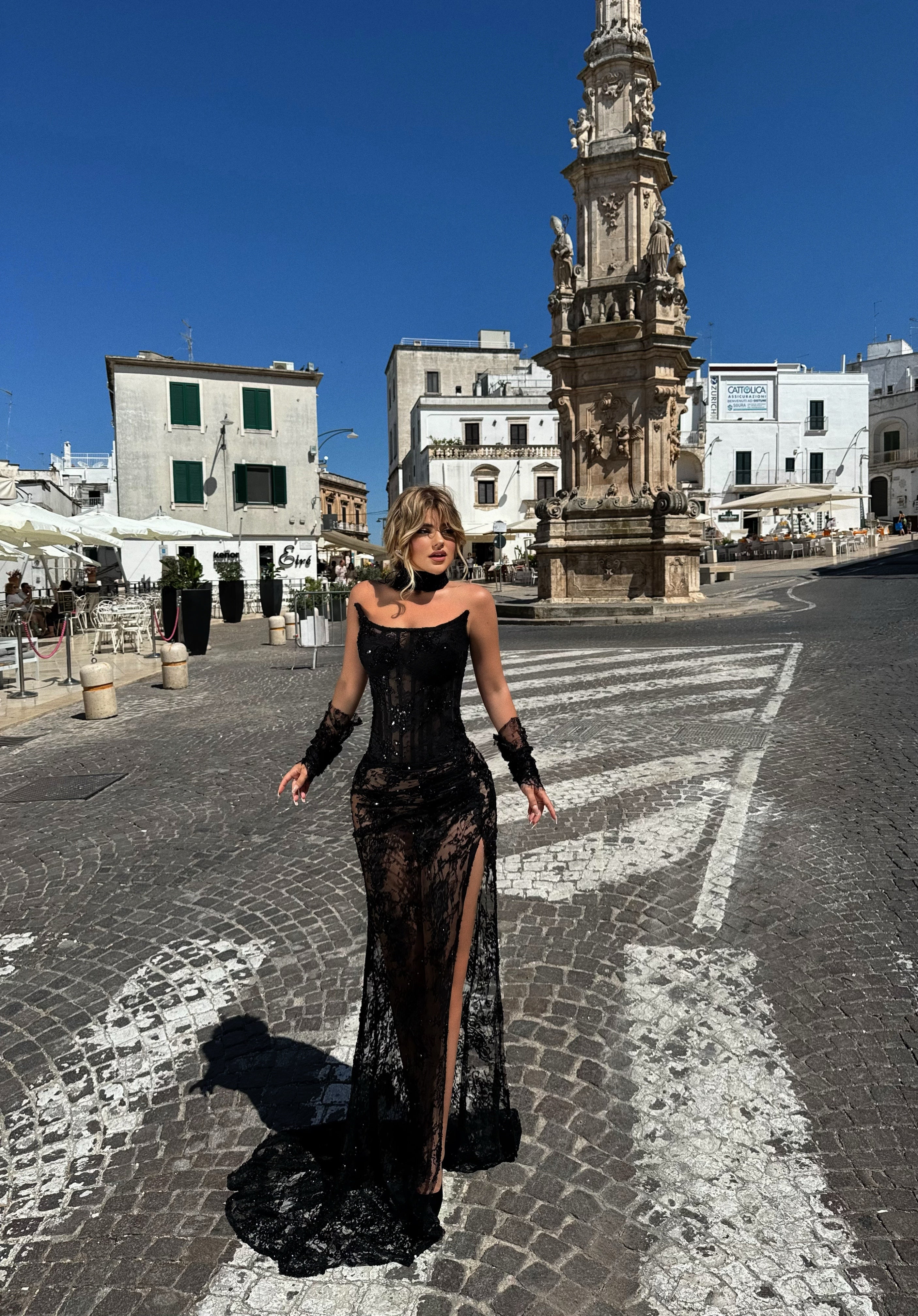 BLACK LACE EVENING GOWN