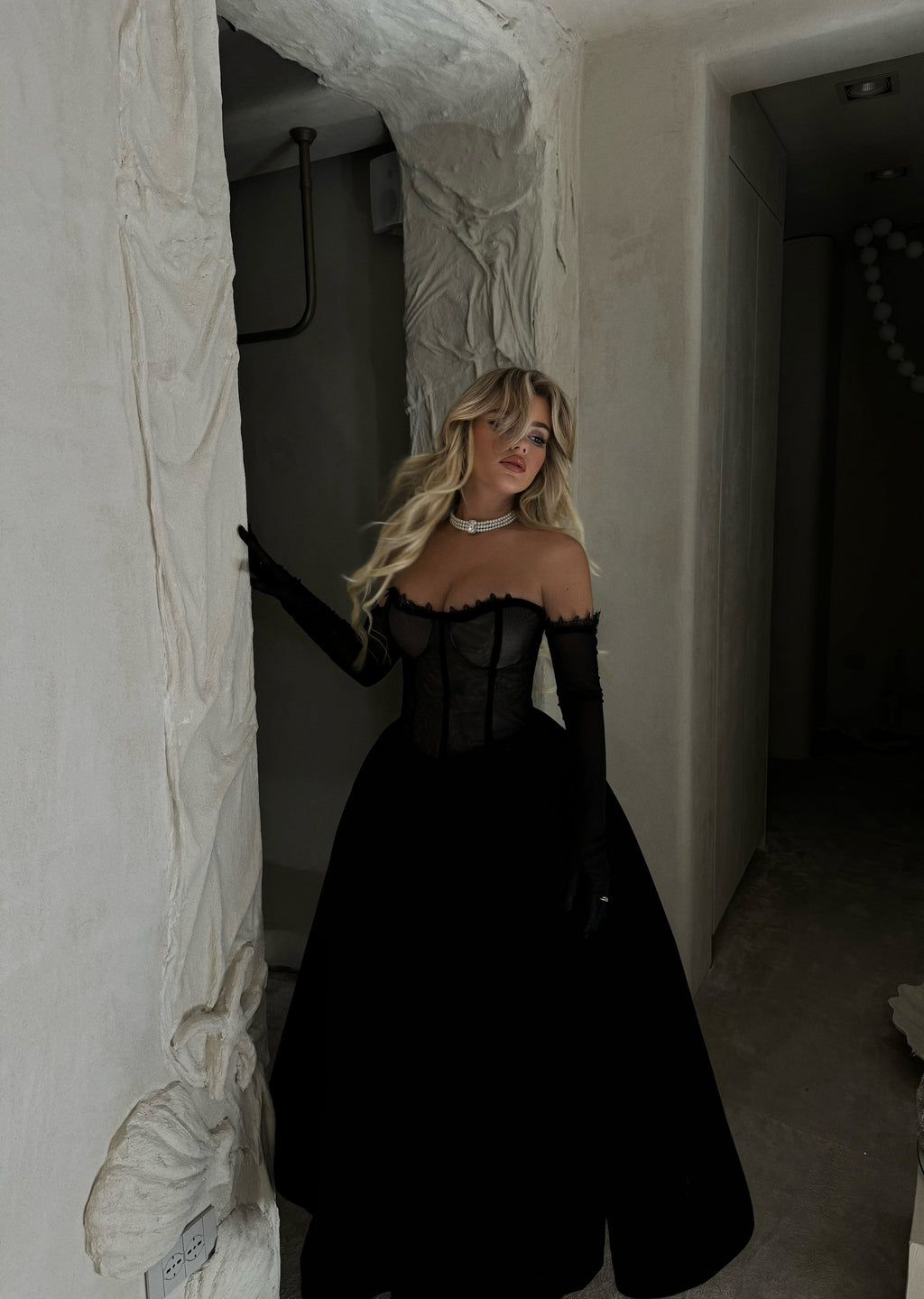 VOLUMINOUS BLACK DRESS